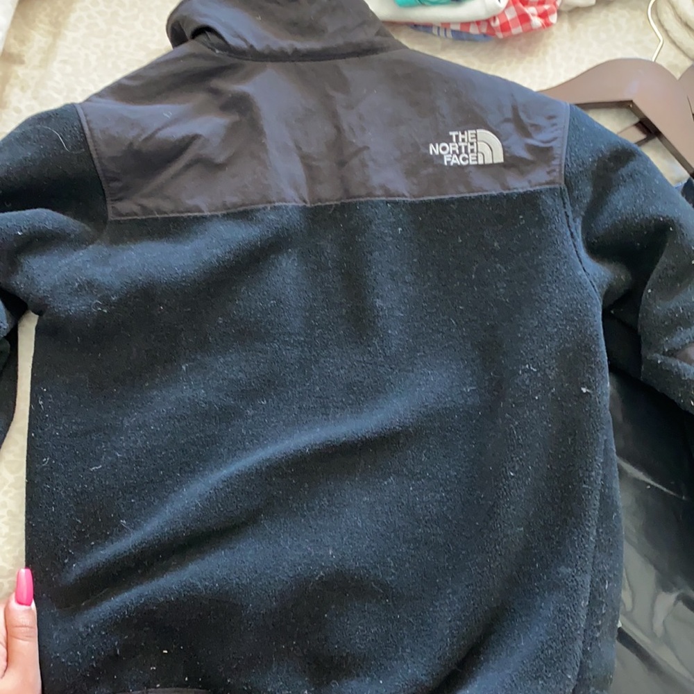 Black north face jacket Size 7-8 kids - Picture 2 of 4
